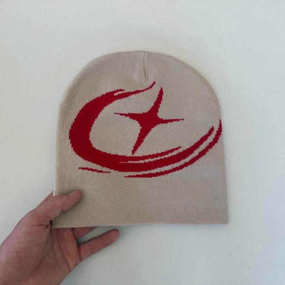 grunge gothic punk tan & red star beanie - Picture 3 of 6